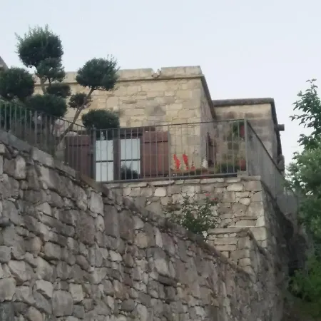 Alojamento de Acomodação e Pequeno-almoço Georgia's House 3*