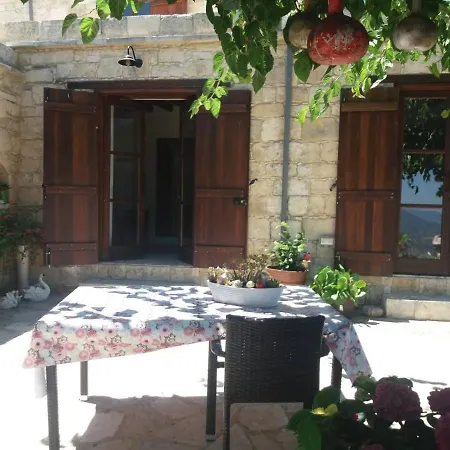 Georgia's House Nocleg ze śniadaniem Fyti