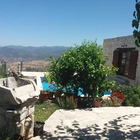 Georgia's House Nocleg ze śniadaniem 3*