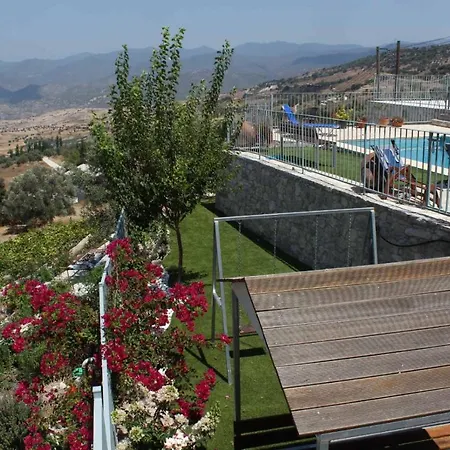 Georgia's House Bed & Breakfast 3*