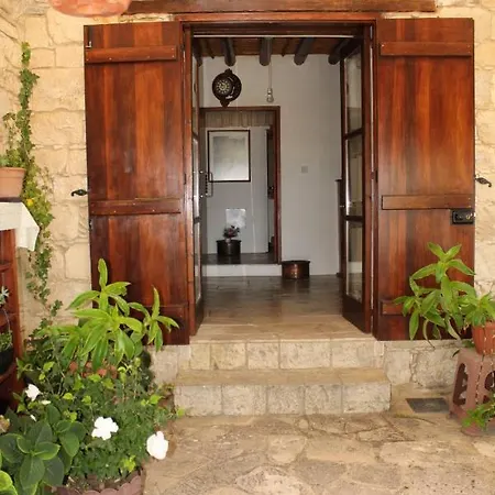 Georgia's House Fyti