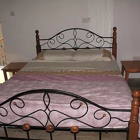 Georgia's House Bed & Breakfast Fyti